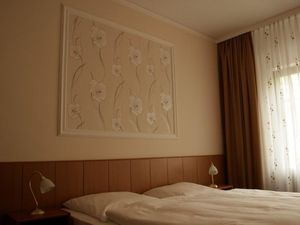 23302418-Doppelzimmer-2-Weimar-300x225-4