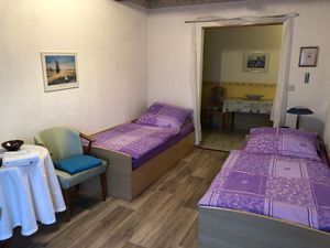 22275847-Doppelzimmer-2-Weimar-300x225-4