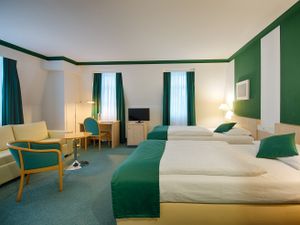 23302583-Doppelzimmer-3-Weimar-300x225-4