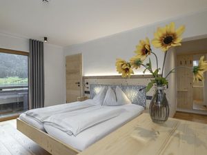 23442526-Doppelzimmer-4-Weißensee-300x225-2