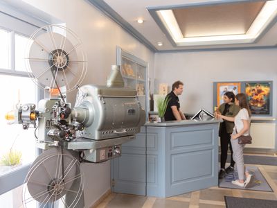 Foyer Gästehaus-Kino Meerfräulein Wemding