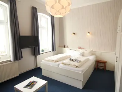 Doppelzimmer für 2 Personen (27 m²) in Westerland (Sylt) 1/8