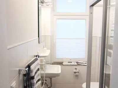 Doppelzimmer für 2 Personen (27 m²) in Westerland (Sylt) 7/8