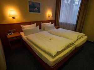 22297365-Doppelzimmer-2-Wilhelmshaven-300x225-1