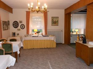 24050005-Doppelzimmer-2-Willingen (Upland)-300x225-5