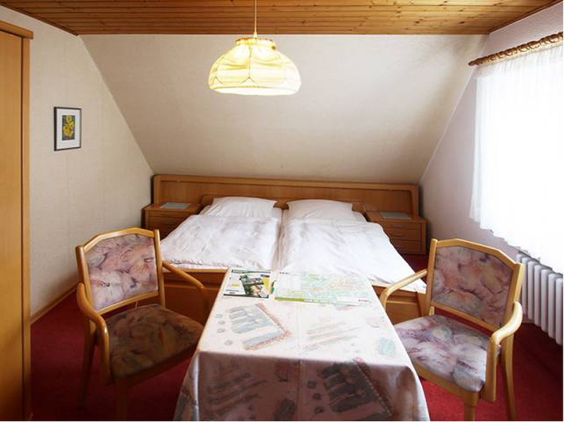 23311504-Doppelzimmer-2-Winterberg-800x600-2