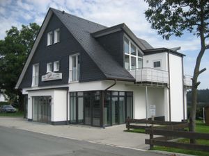 23311460-Doppelzimmer-2-Winterberg-300x225-5