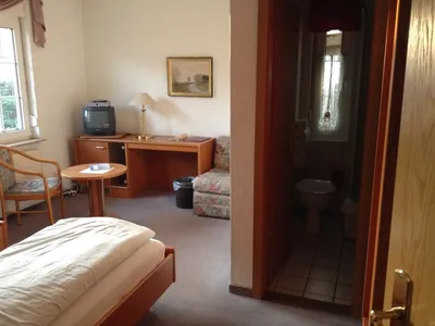 Doppelzimmer 1 mit Sitzmöglichkeit