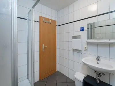 Doppelzimmer Economy / Bad