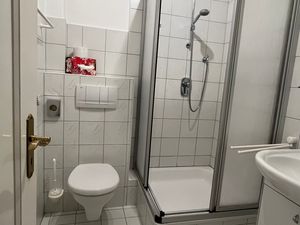 22167865-Doppelzimmer-2-Wyk auf Föhr-300x225-5