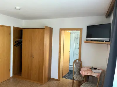 Doppelzimmer Schrank