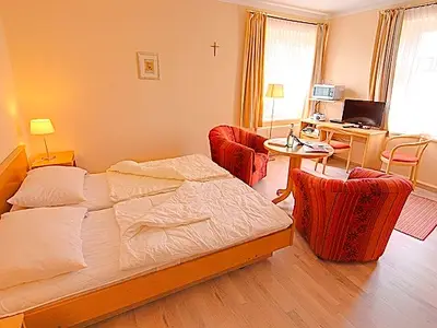 Doppelzimmer für 3 Personen (25 m²) in Zingst 3/6