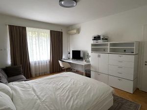 24055948-Doppelzimmer-2-Zürich-300x225-1