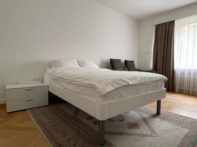 Doppelzimmer für 2 Personen (19 m²) in Zürich 4/10