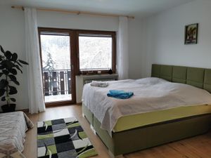 23891183-Doppelzimmer-6-Zwiesel-300x225-1