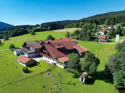"Happy Hirsch" Restaurant und Hotel Hirschenstein