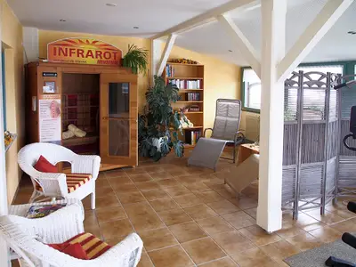 Sportgeräte und kostenlose Infrarotkabine in unserer kleinen Fittnessoase