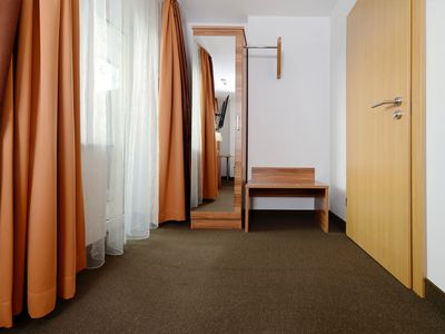 Ganzkörperspiegel mit Garderobe