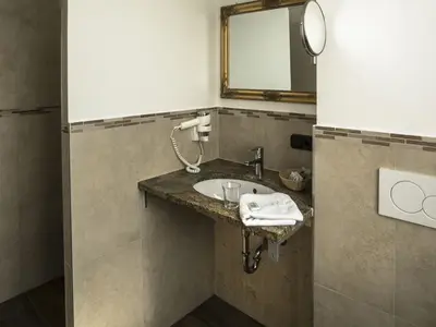 Einzelzimmer - Badezimmer