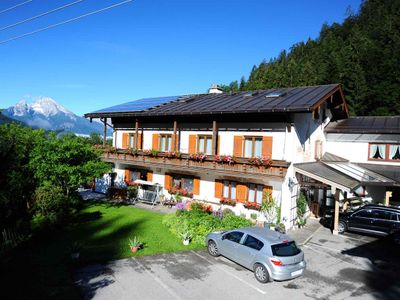 Hausansicht mit freiem Blick auf Kehlstein und Watzmann