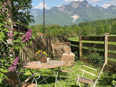 Gästehaus Weber in Gmain - traumhafte Gartenlaube mit Bergblick