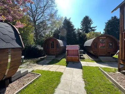 Glampinganlage Fässer, Zirkuswagen und Bauwagen " Adventure Island"