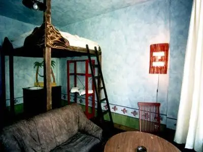 Doppelzimmer mit Hochbett und Etagendusche