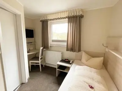 Einzelzimmer für 1 Person (12 m²) in Einbeck 10/10
