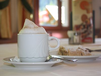 Cappucino und unser mürber Apfelstrudel