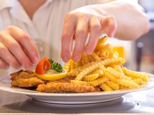 Wiener Schnitzel mit Pommes