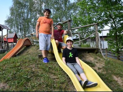 Rutsche-gr. Kinderspielplatz