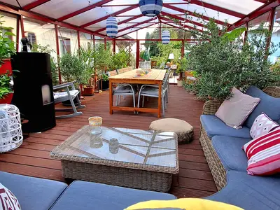 Photo, INSIDE, OUTSIDE