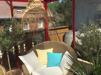 Photo, INSIDE, OUTSIDE