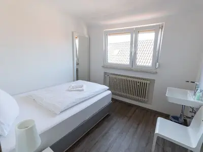Einzelzimmer für 2 Personen (8 m²) in Hollfeld 7/10 Einzelzimmer für 2 Personen (8 m²) in Hollfeld 7/10
