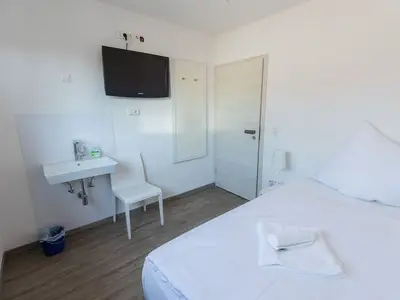 Einzelzimmer für 2 Personen (8 m²) in Hollfeld 8/10 Einzelzimmer für 2 Personen (8 m²) in Hollfeld 8/10