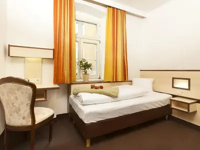 Einzelzimmer für 1 Person in Innsbruck 3/10