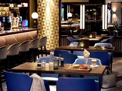 HOTEL BAR, Nahaufnahme