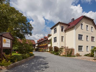 Einfahrt zum Hotel