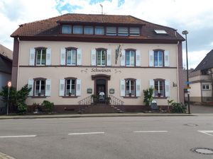 23057849-Einzelzimmer-1-Oberkirch-300x225-3