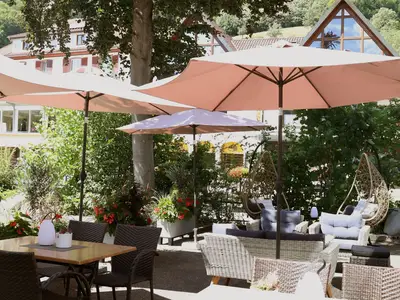 Untere Aussenterrasse & Lounge