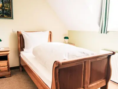 Einzelzimmer für 2 Personen (12 m²) in Overath 6/7