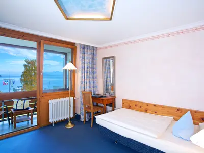 Yachthotel Chiemsee Einzelzimmer Seeseite - Zimmerbeispiel