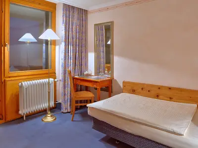 Yachthotel Chiemsee Einzelzimmer Seeseite - Zimmerbeispiel