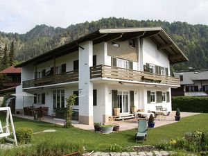 15223004-Einzelzimmer-1-Reit im Winkl-300x225-0