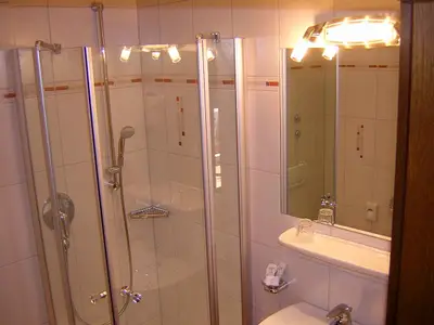 Dusche im Badezimmer