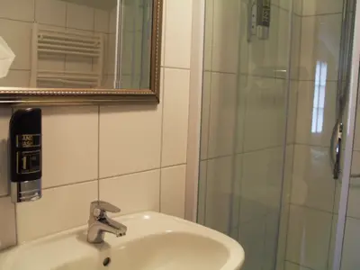 Einzelzimmer 8 Badezimmer