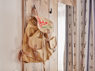 Rucksack & Regenschirm in jedem Zimmer