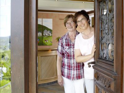 Ferienwohnungen Schütte - Schmallenberg-Grafschaft - Ihre Gastgeberinnen