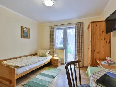 Schlafzimmer 1