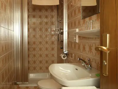 Doppelzimmer Dusche/WC Balkon Bergblick